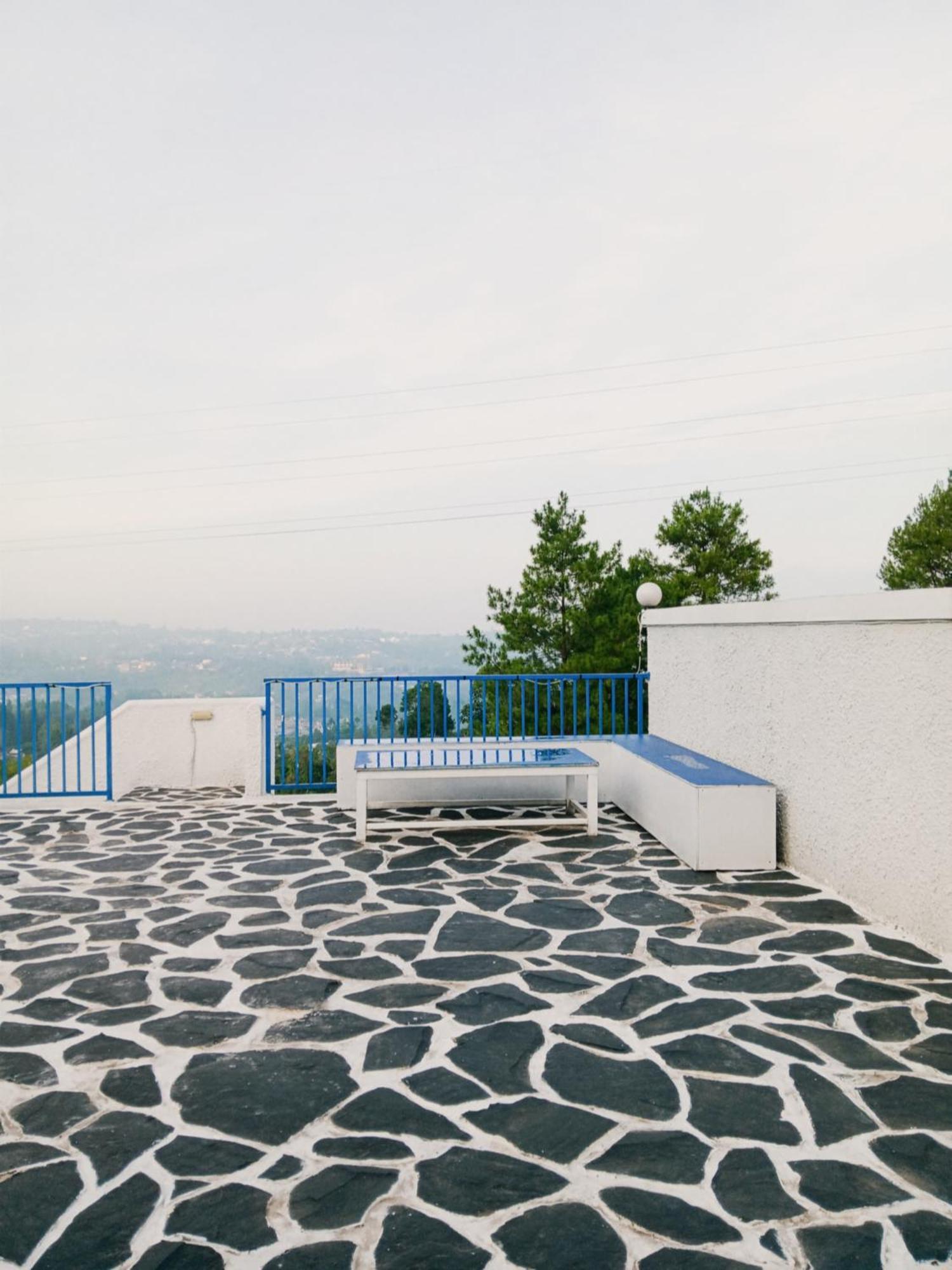 Villa Blue Door, Puncak Pondok Cipaseban Exterior foto